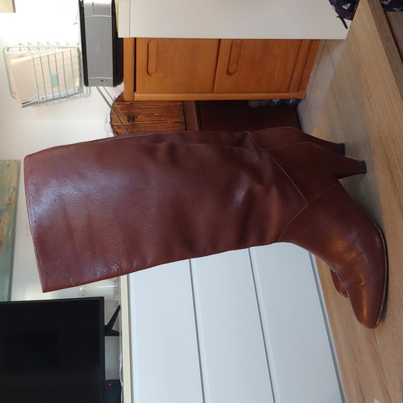 Ladies Leather High Heeled Boot. - Picture 3 of 5
